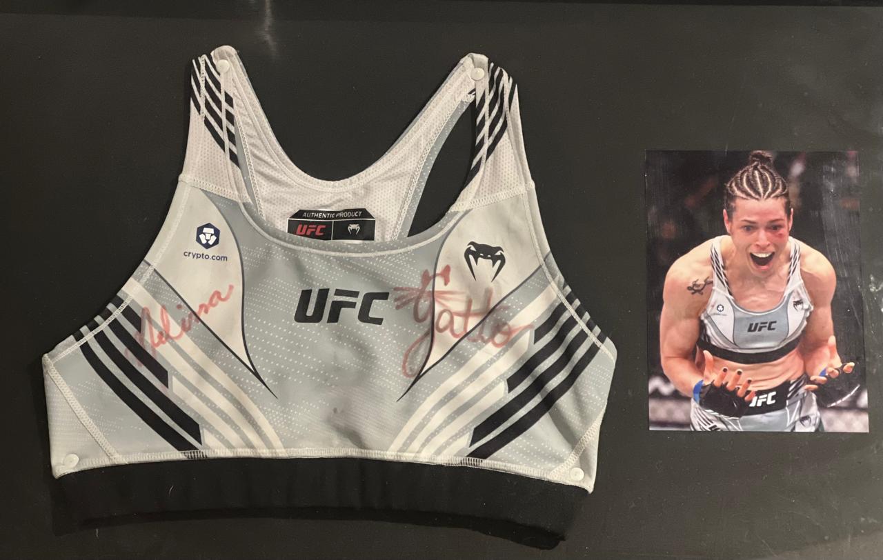 Top autografado por Melissa Gatto, UFC